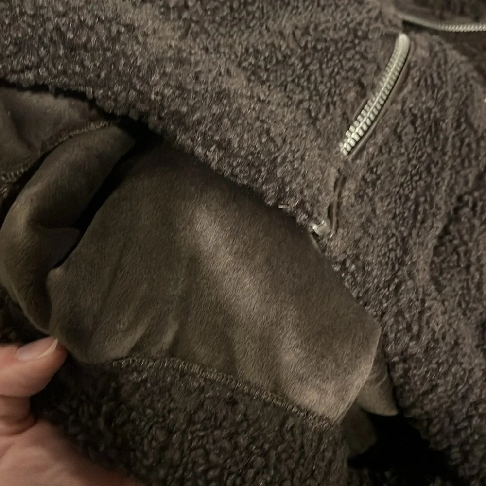 Abercrombie & Fitch Faux Sherpa Jacket (M) FINAL SALE - Picture 3 of 3